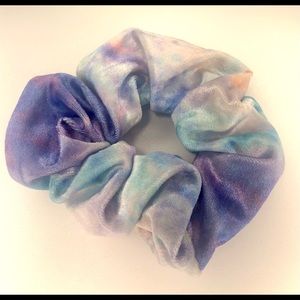 Surfer chic oversized scrunchie